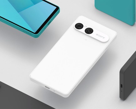 The new Sony Xperia 10 VII comes in green, white or black. Image: Sony.