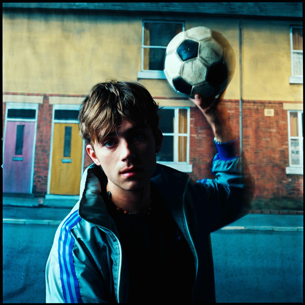 Blur’s Damon Albarn at Holborn Studios for Rockin’ On magazine, London, 1995 © Lawrence Watson/Print Matter SINGLE USE ONLY