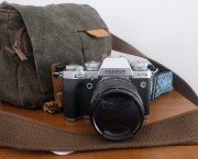 Fujifilm X-T3 with lens and bag. Image: Isabella Ruffatti.