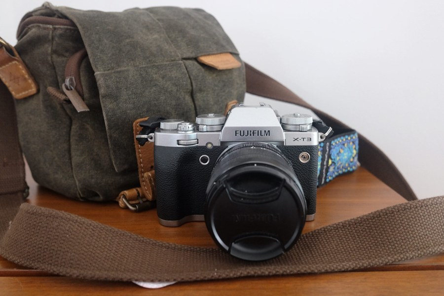 Fujifilm X-T3 with lens and bag. Image: Isabella Ruffatti.