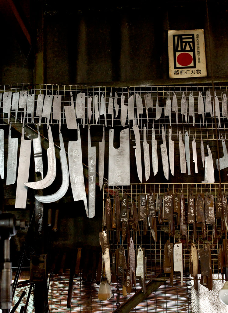 GOLD-WINNER-SPACES-Yuki-Suguira-Japanese-Knife-Forges-Yuki-Suguira