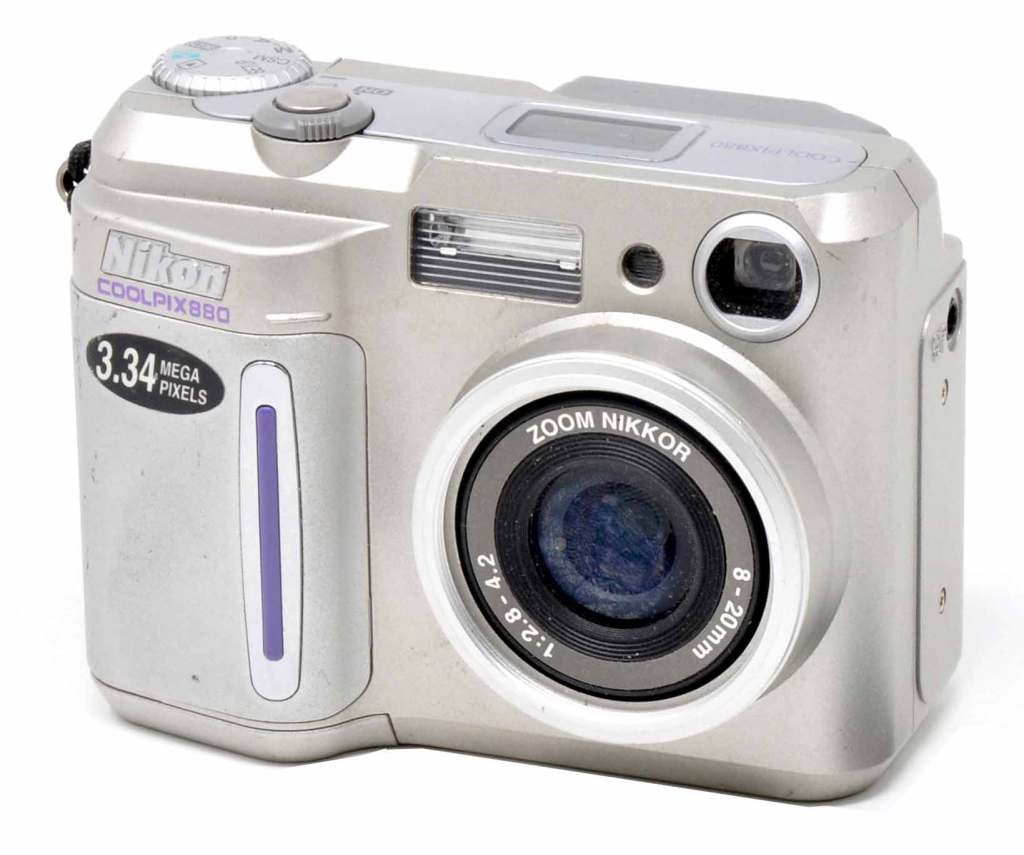 Small but well specified: the Nikon Coolpix 880