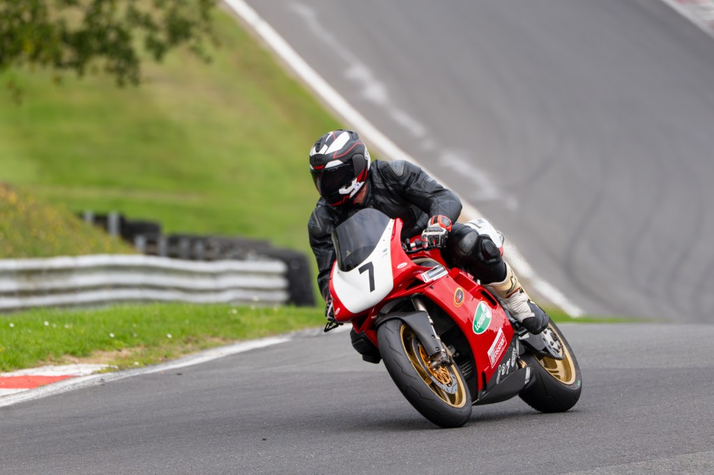 Panasonic Lumix S 100-500mm F5-7.1 motorcycle racing sample image