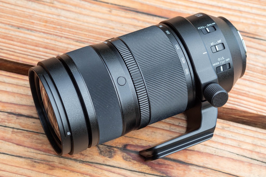 Panasonic Lumix S 100-500mm F5-7.1 OIS lens controls. 