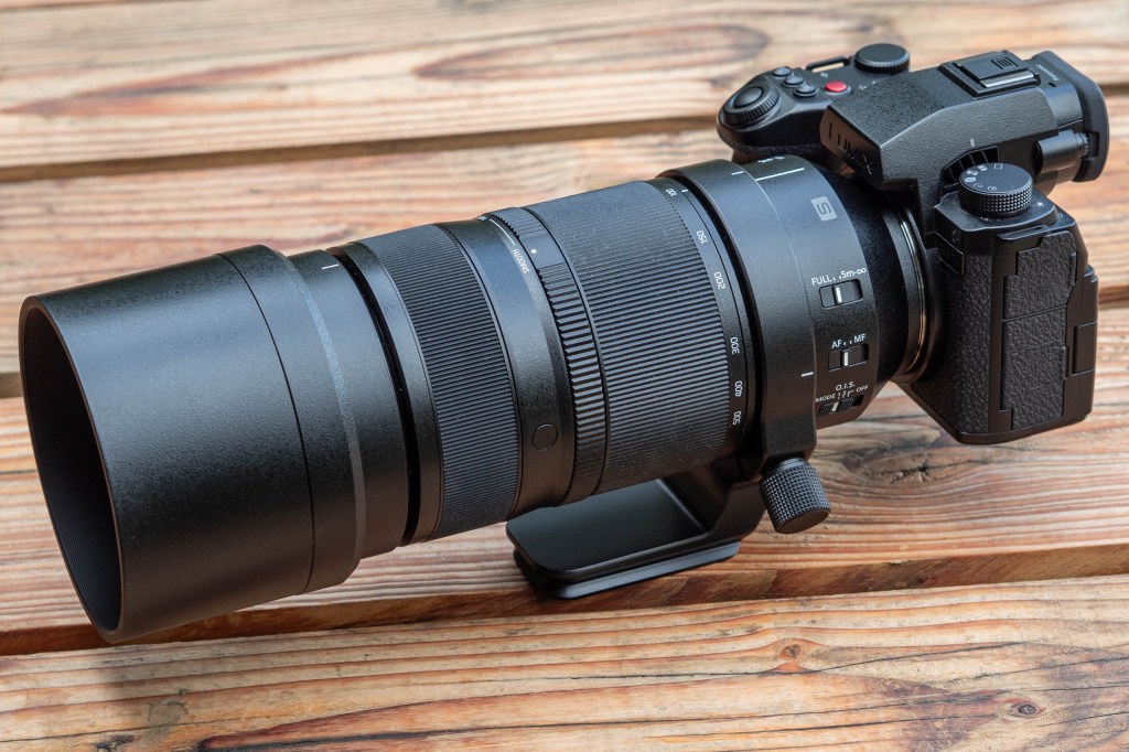 Panasonic Lumix S 100-500mm F5-7.1 OIS with hood on the Lumix S5IIX. Image credit: Andy Westlake