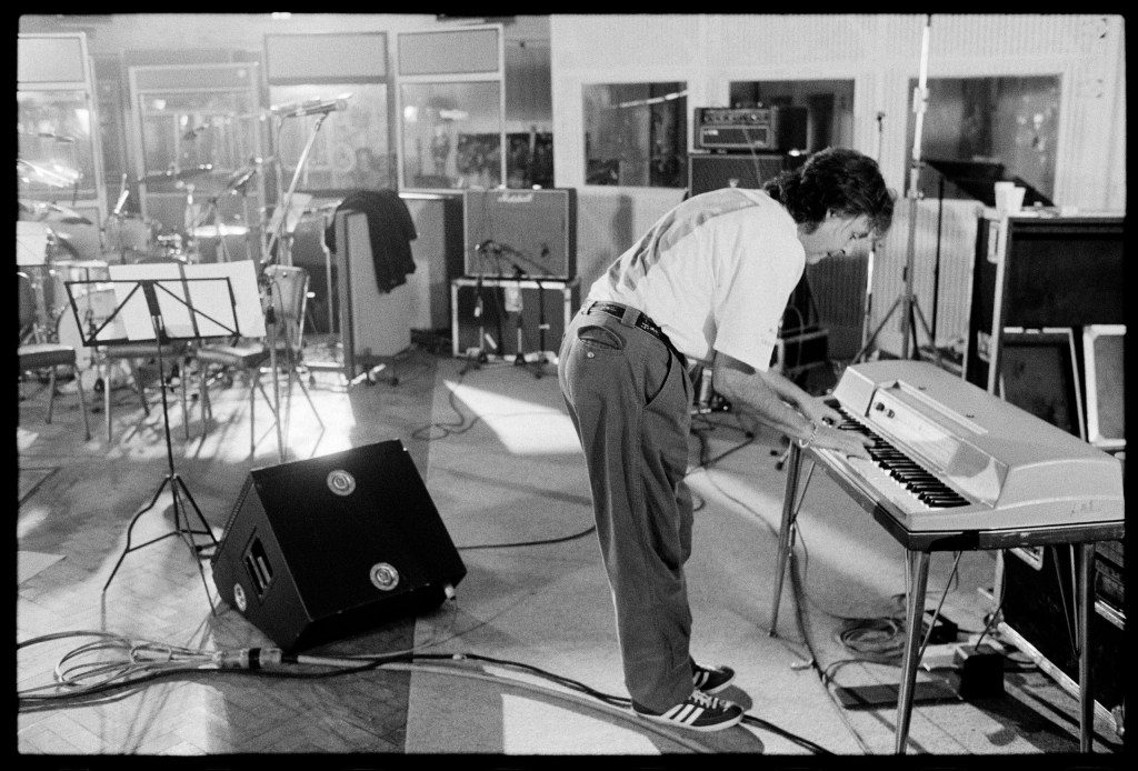 Paul McCartney recording for the War Child ‘Help’ charity album, Abbey Road Studios, London, 1995 © Lawrence Watson/Print Matters SINGLE USE ONLY