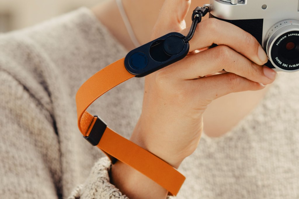 Peak Design Form Leather Cuff strap, amber.