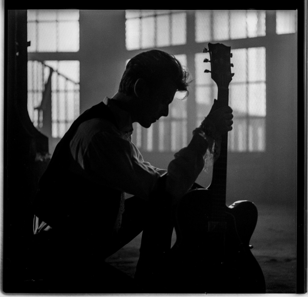 Previously unseen – David Bowie in silhouettte at Adrian Belew video shoot, Edinburgh, 1990 © Lawrence Watson/Print Matters SINGLE USE ONLY
