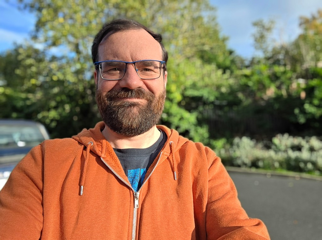 Selfie taken with the 22mm selfie camera (10mp) with portrait blur. JW