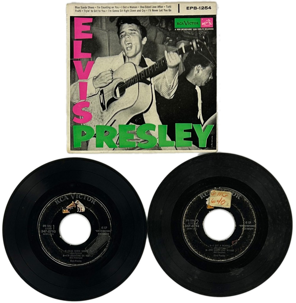 The cover of the double EP EPB-1254 was very similar, but not identical, to the Elvis Presley album cover. It has a slightly wider crop. Copyright: William V. ‘Red’ Robertson/RCA Victor. SINGLE USE ONLY