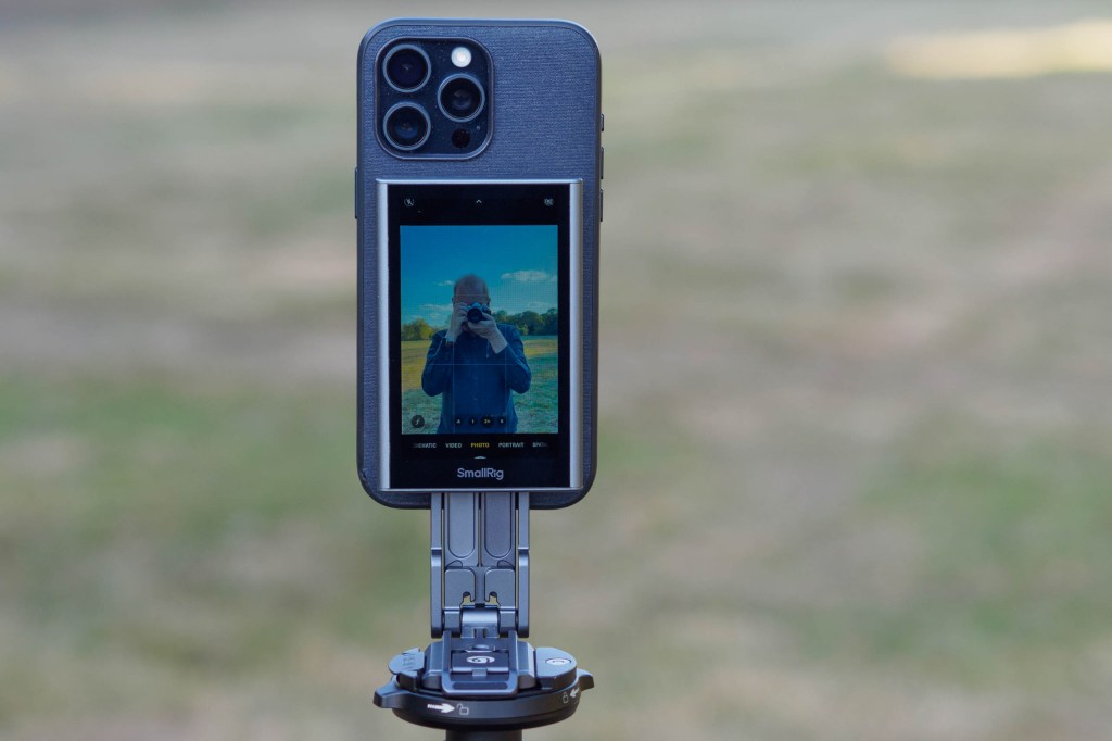 Ulanzi MA38 used with SmallRig magnetic wireless monitor, vertical
