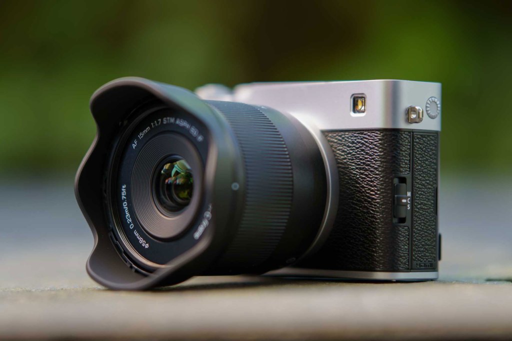 Viltrox AF 15mm F1.4 Air lens side view