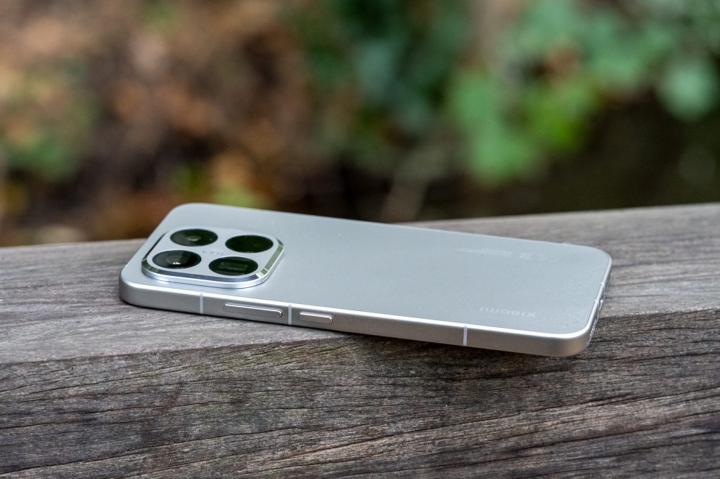 Xiaomi 15T Pro, volume and power buttons on the side