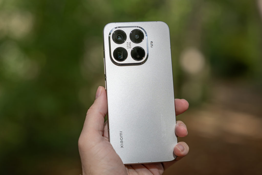 Xiaomi 15T Pro in hand