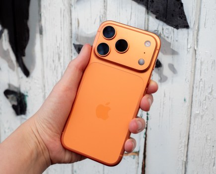 iPhone 17 Pro in hand