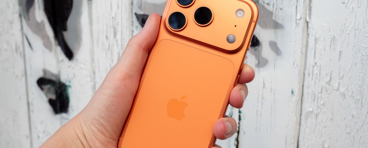 iPhone 17 Pro in hand