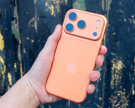 iPhone 17 Pro in hand