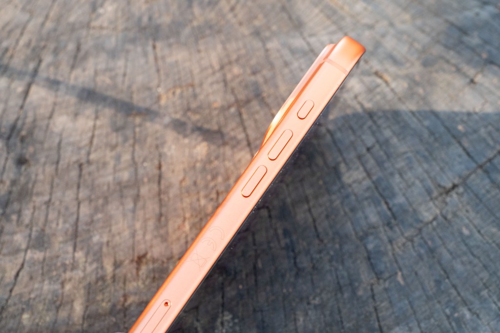 iPhone 17 action button