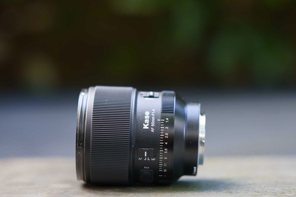 Kase 85mm F1.4 AF lens side view
