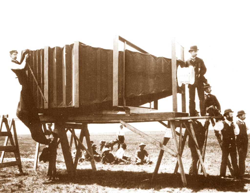 In 1900, the Mammoth was the world’s biggest camera. 