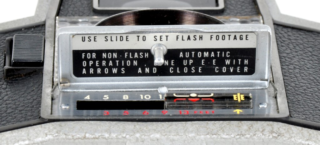 The sliding control for flash found under the nameplate
