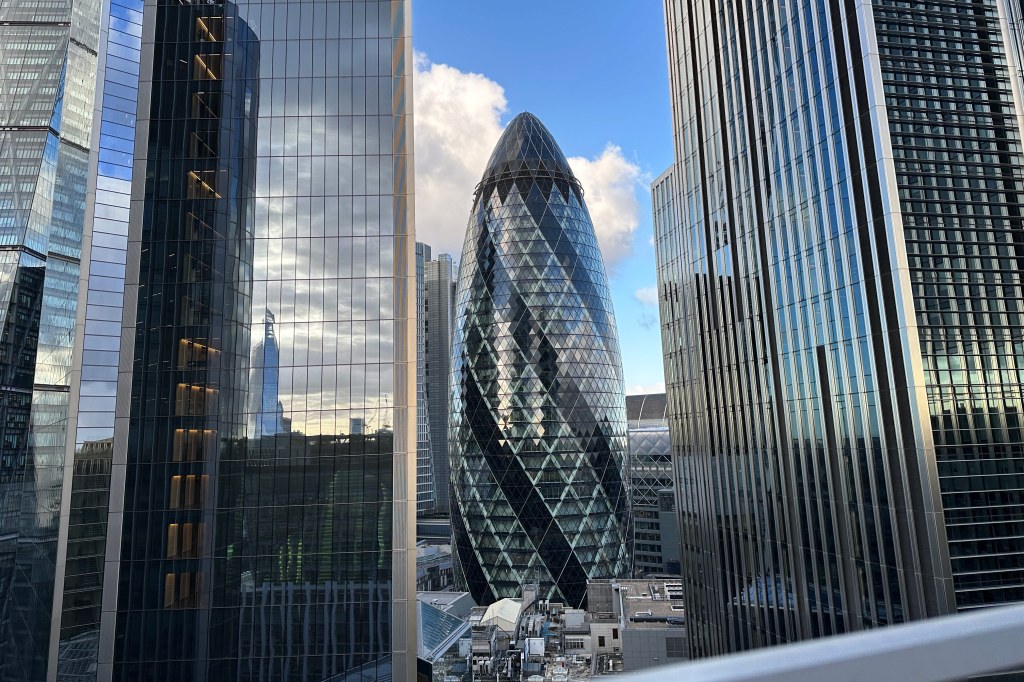 iPhone vs camera, iPhone shot of The Gherkin in London