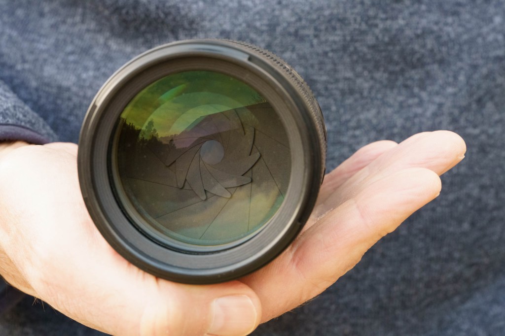 Canon R 85mm F1.4L VCM lens front