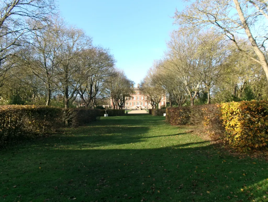 Kodak Pixpro FZ55. Wide-angle (HDR). Image Gavin Stoker.
