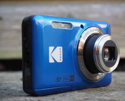 Kodak Pixpro FZ55 three quarters view