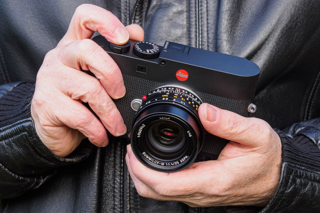 Leica M EV1 in-hand