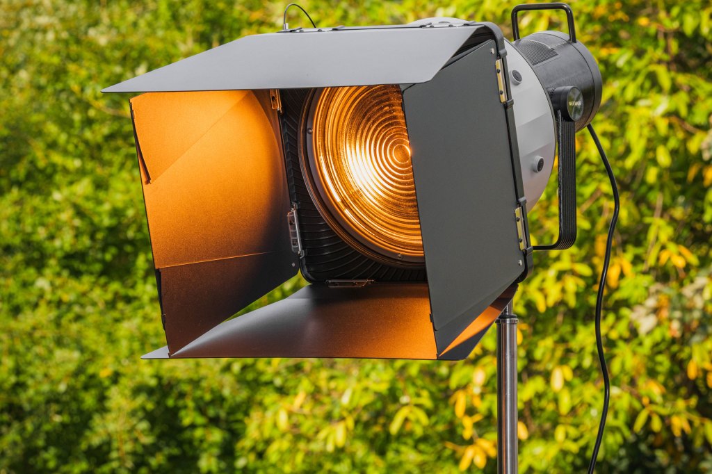 Neewer CSF10 with barn doors attached