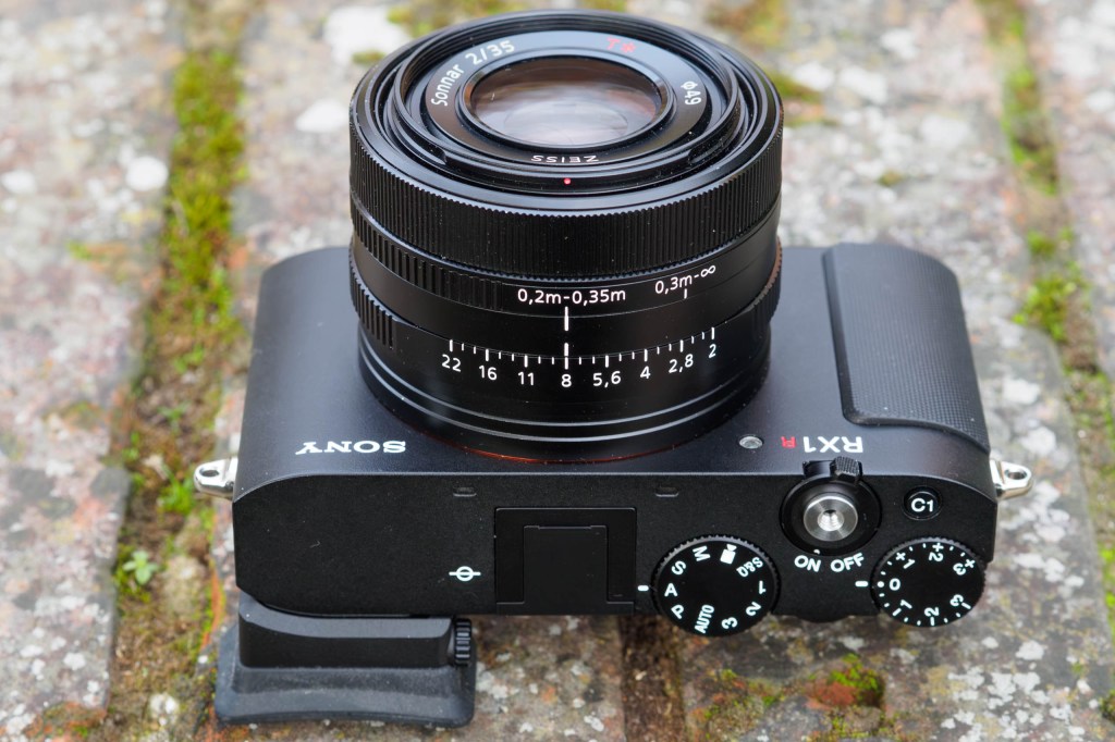 Sony RX1R III macro mode.