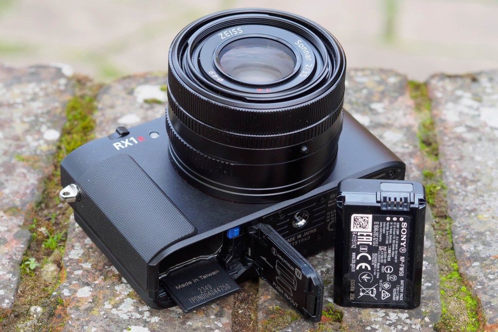 Sony RX1R III NP-FW50 battery and SD card