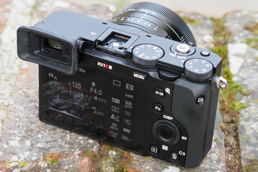 Sony RX1R III hot shoe