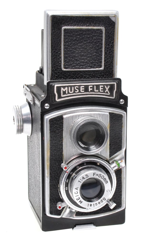 The Muse Flex was a pseudo twin lens reflex made for Bolta film