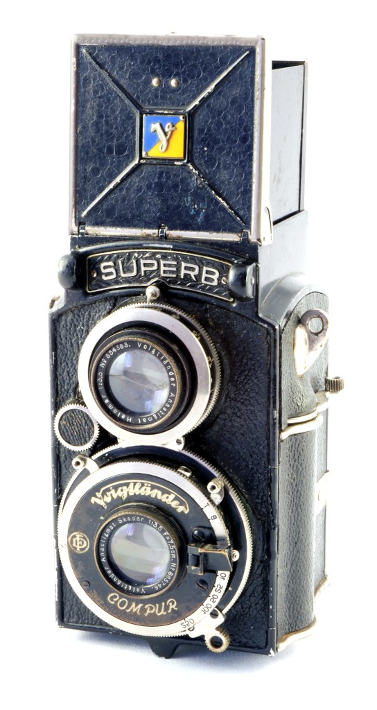 Voightländer Superb, taking a different look at the Rolleiflex design
