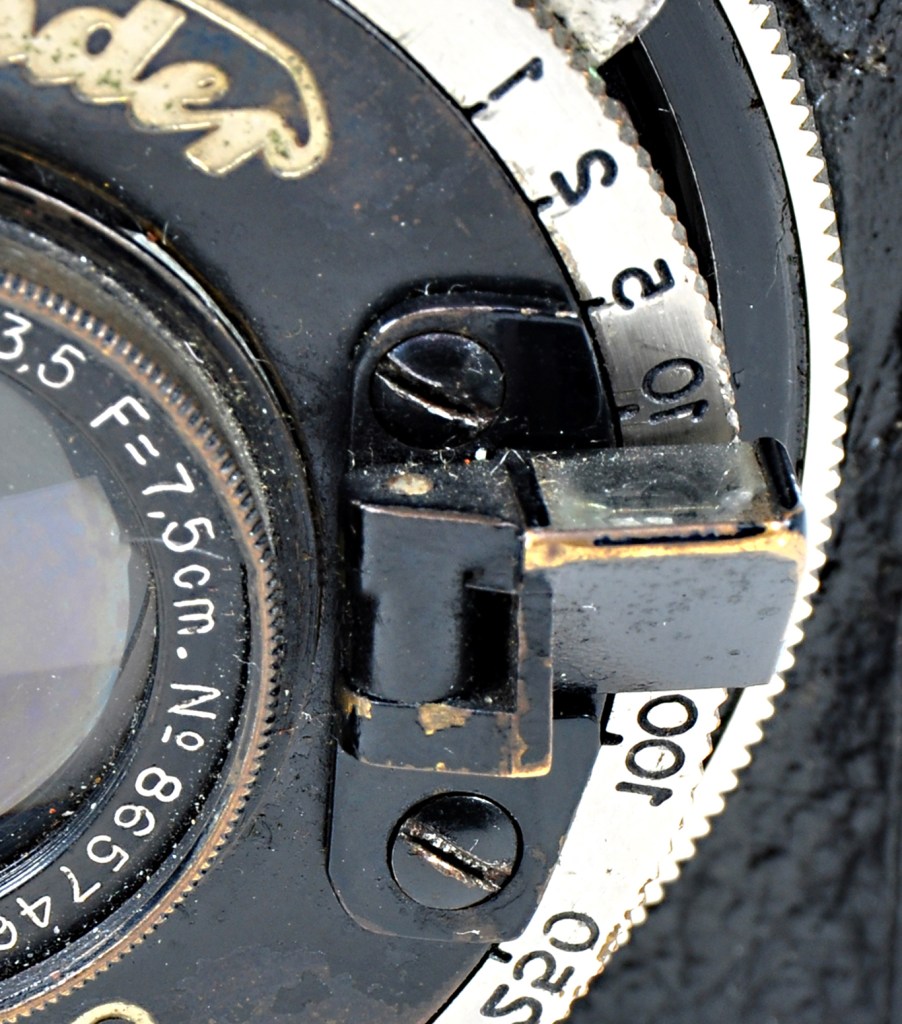 Close-up on the Superb’s tiny prism that allowed exposure settings to be read from above