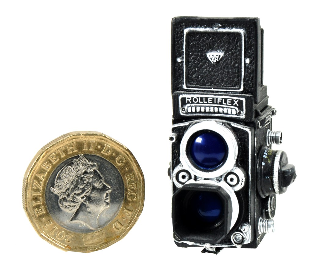 How the Japanese toy Rollei measures up to a £1 coin