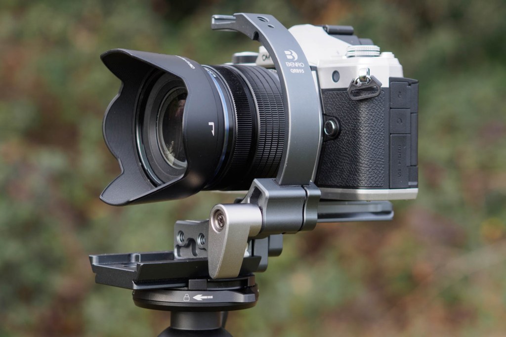 Benro QRB95 with OM System OM-5 in horizontal format