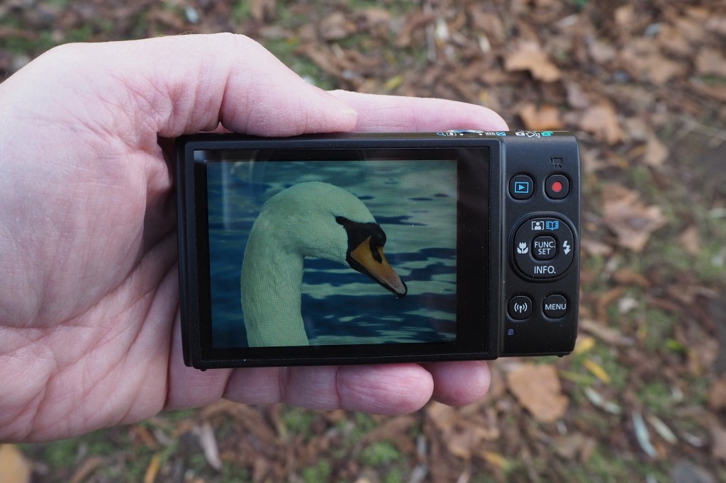 Canon IXUS 285 HS A screen