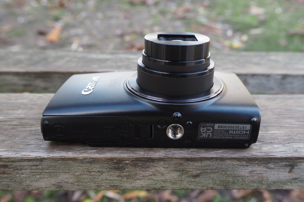 Canon IXUS 285 HS A base plate