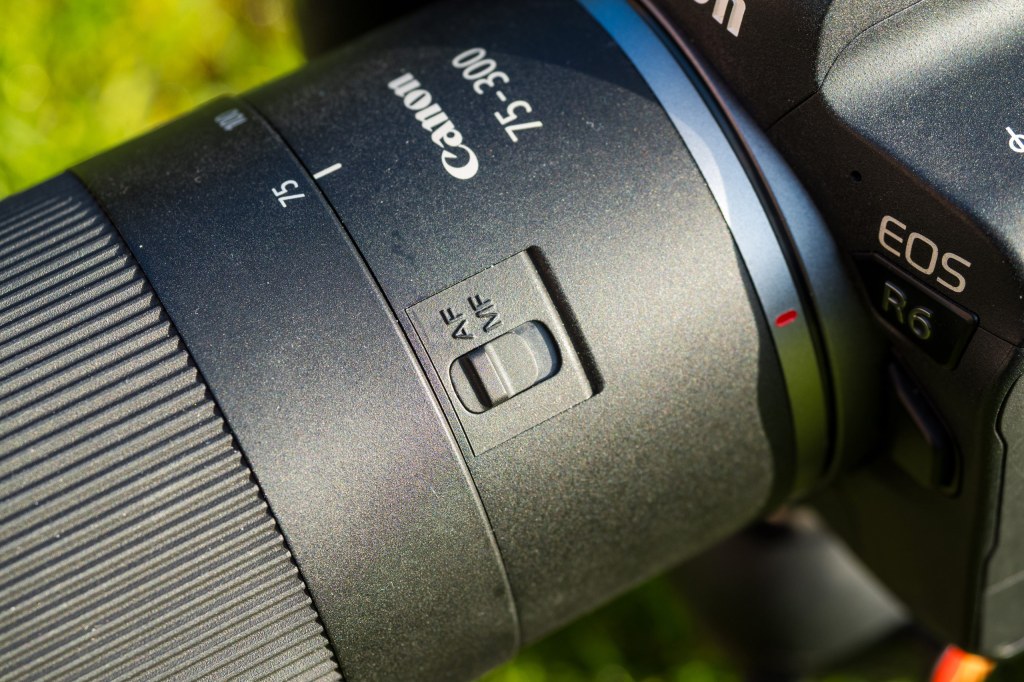 Canon RF 75-300mm f4-5.6 AF mF switch