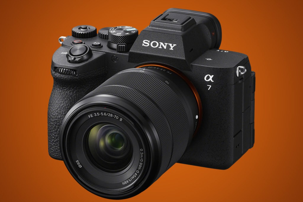 Sony FE 28-70mm F3.5-5.6 OSS II on the Sony A7 V.