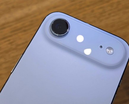 Apple iPhone Air. Photo Joshua Waller