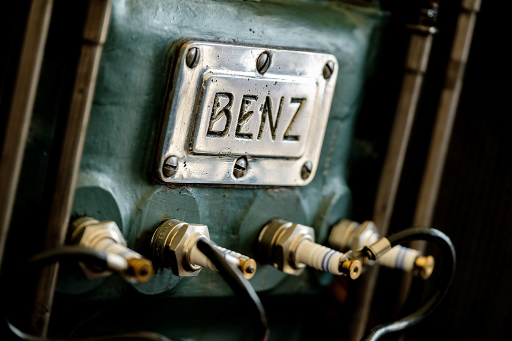 close-up of a Mercedes benz 'benz' sign