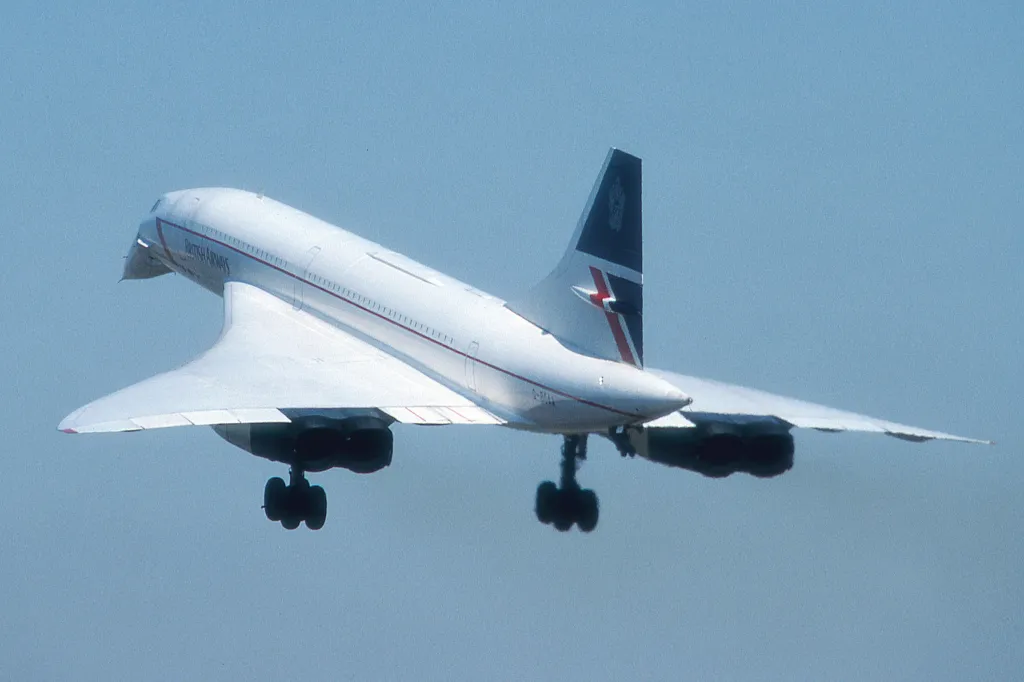 A dramatic three-quarters rear shot of G-BOAA about to land on 27L at Heathrow on 28 June 1993.