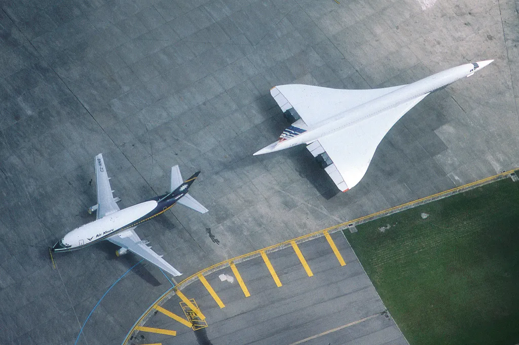 An interesting size comparison of Air France Concorde F-BTSD and an Air Nauru Boeing 737-200 on the ramp at Hong Kong’s Kai Tak Airport on 24 August 1987.