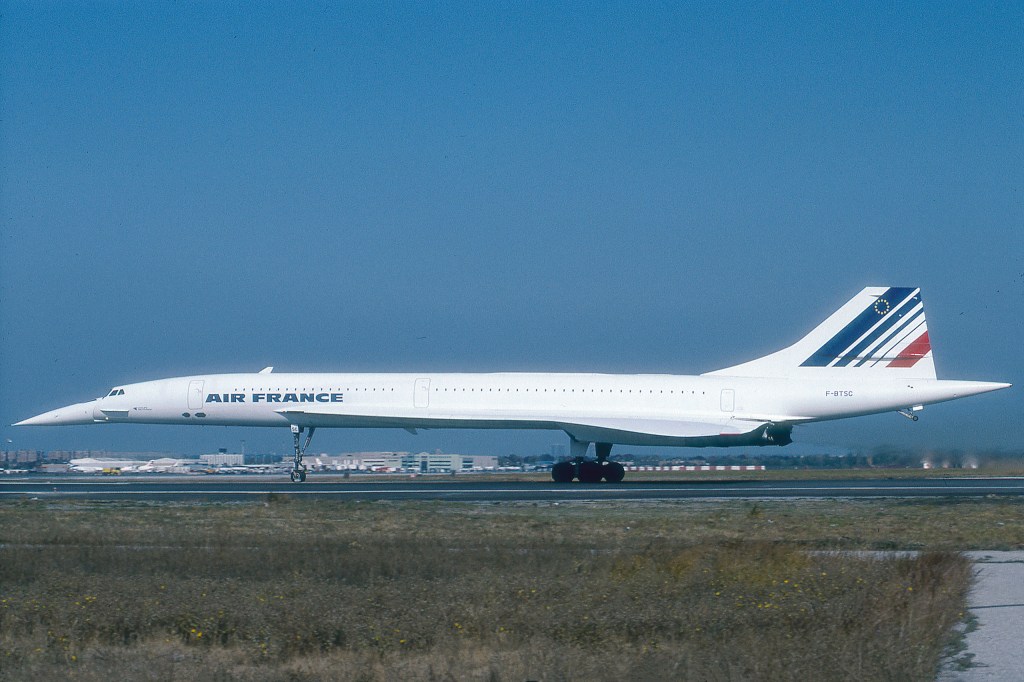 F-BTSC on its take-off roll at JFK’s runway 31L on 21 October 1994.