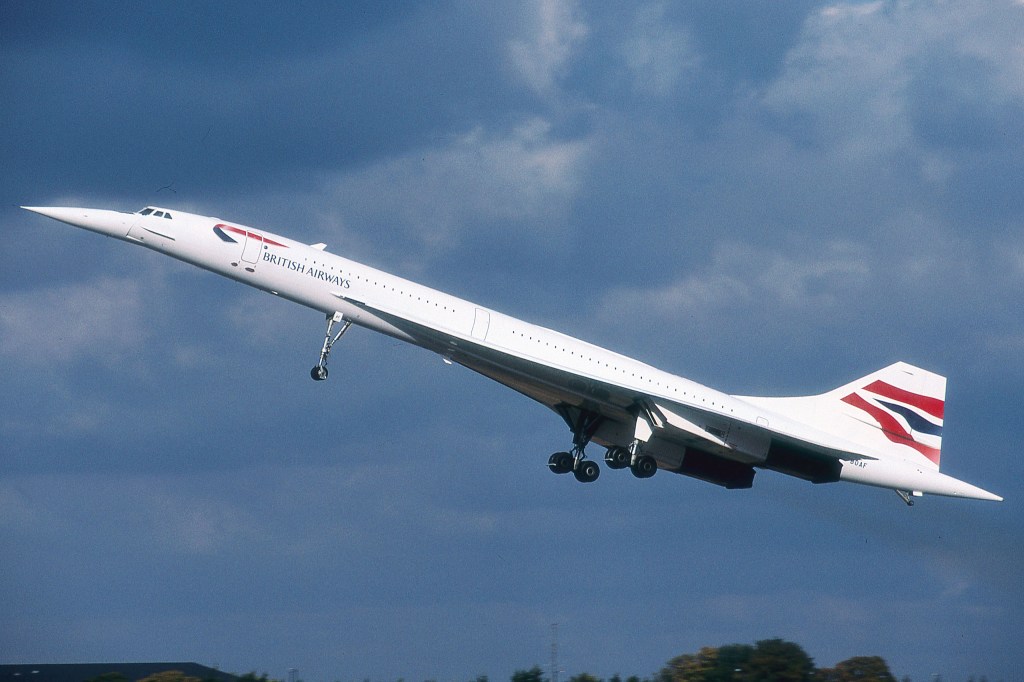 G-BOAF powering off runway 27R for a final Bay of Biscay supersonic run.