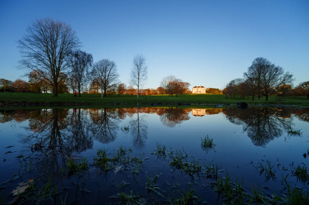 Viltrox AF 14mm f/4 Air landscape reflections sample image.
